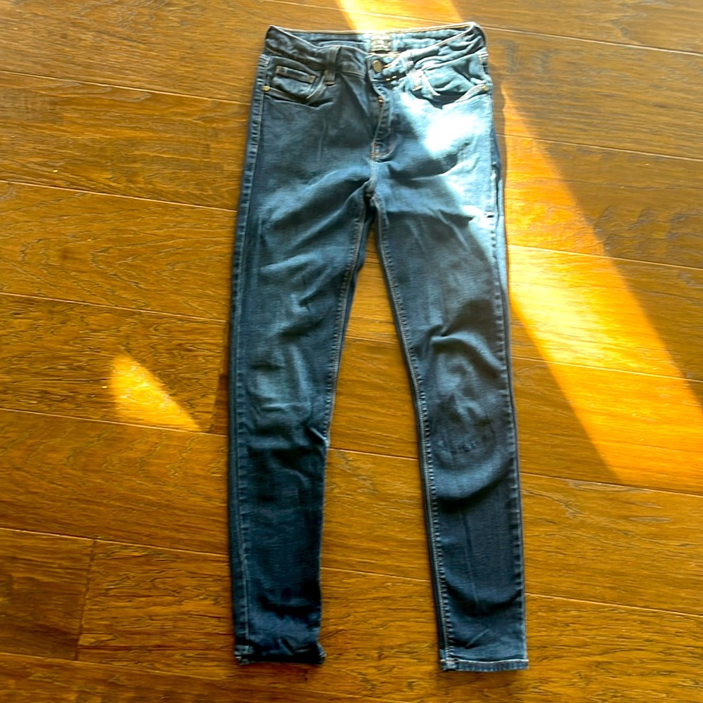 EUC Just Black Size 26 Dark wash jeans